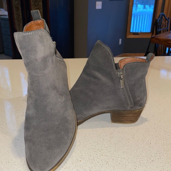 Lucky Brand Basonta Distressed Gray Suede Leather Ankle Bootie Boots Size 7.5 M - Picture 2 of 8